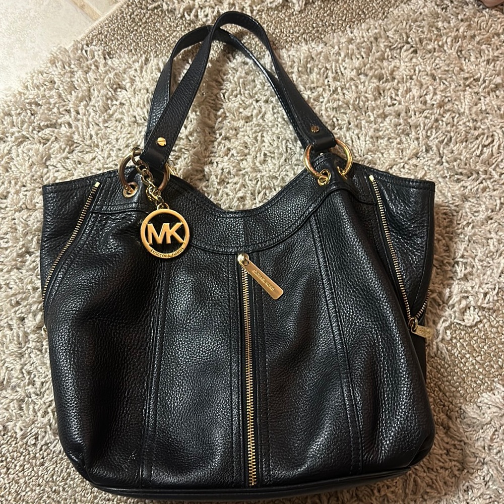 Genuine leather Michael Kors bag with gold zippers